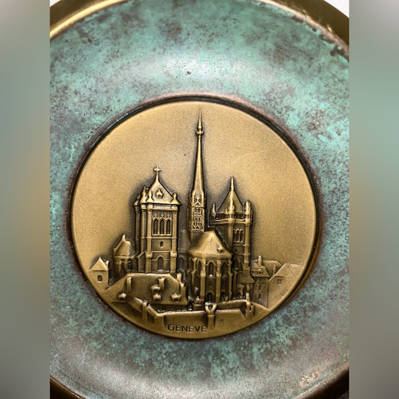 VINTAGE RARE SIGG SWITZERLAND BRONZE WALL HANGING PLATE GENEVE 7.5” - Picture 2 of 5